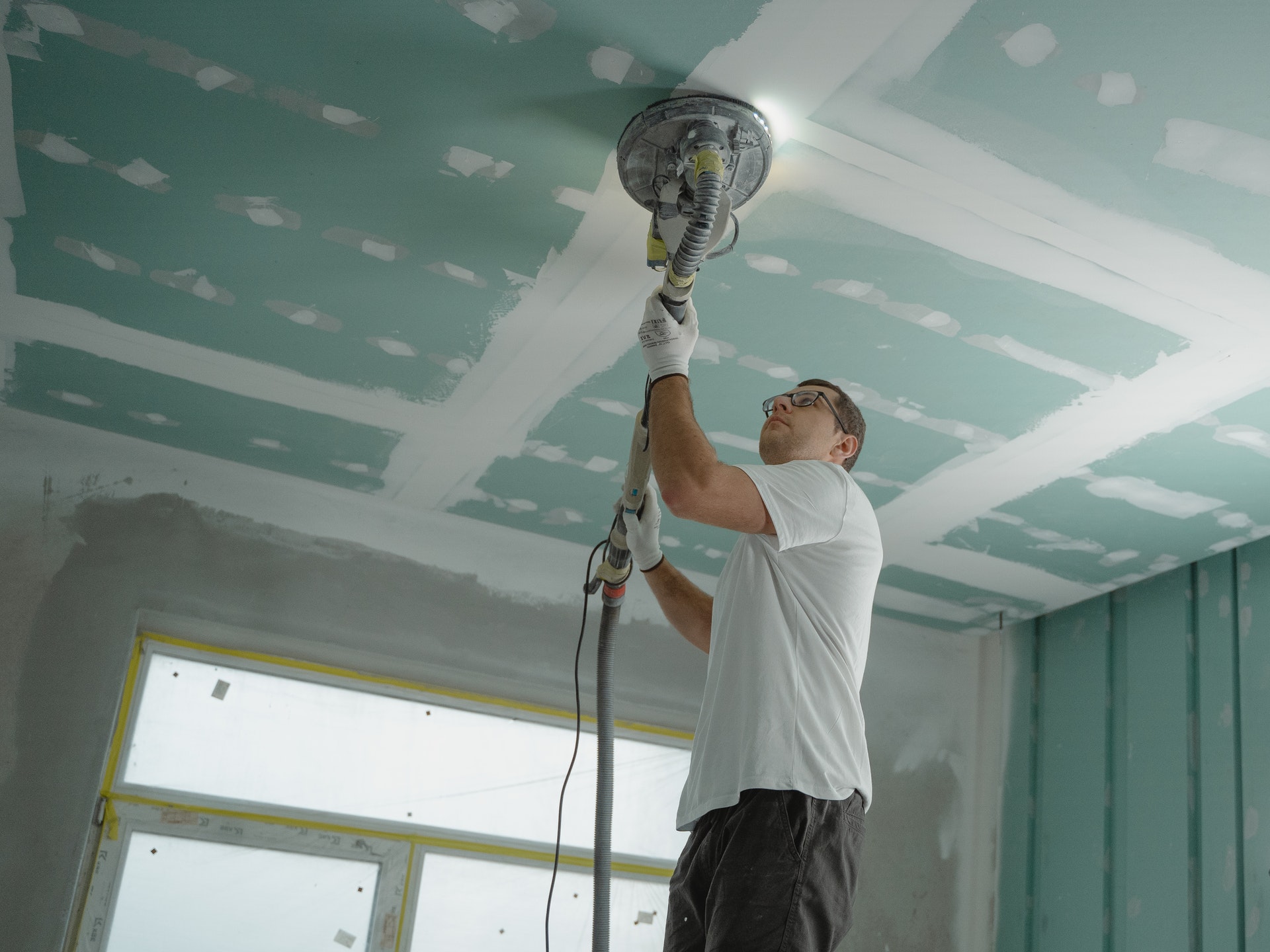 man-polishing-the-ceiling